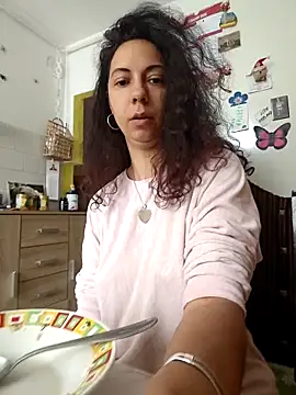 Snapshot of naughty69curls chatting on 02-18-26, 10:33 naughty69curls online show from 02-18-26, 10:33