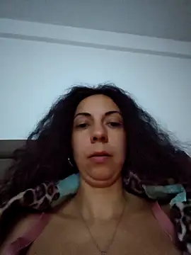 Snapshot of naughty69curls chatting on 12-21-25, 09:15 naughty69curls online show from 12-21-25, 09:15