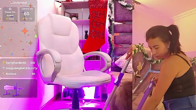 Snapshot of Camilaa1__ chatting on 12-20-24, 11:54 Camilaa1 online show from 12-20-24, 11:54