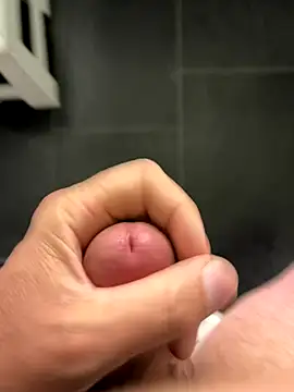 mikiss789 online show from 10-15-25, 04:00