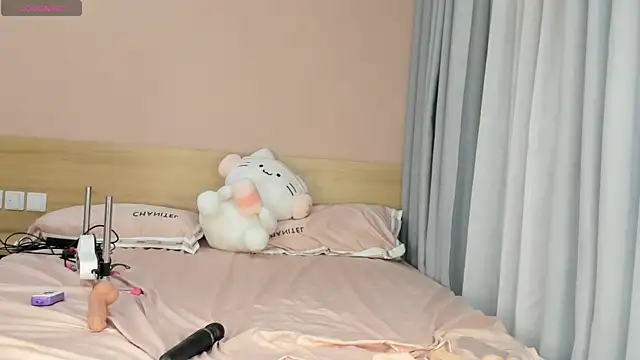 Snapshot of queenasian chatting on 02-13-25, 04:50 queenasian online show from 02-13-25, 04:50