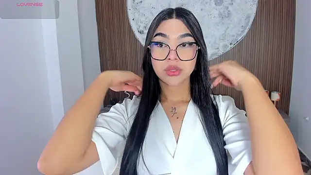 RoseCassie online show from 04-18-26, 01:57