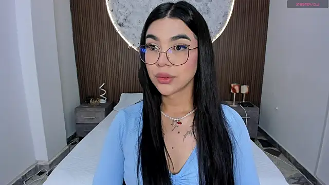 RoseCassie online show from 05-18-26, 01:05