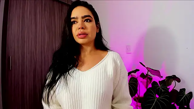 Snapshot of Sara_Leblanc chatting on 02-03-26, 12:43 Sara Leblanc online show from 02-03-26, 12:43