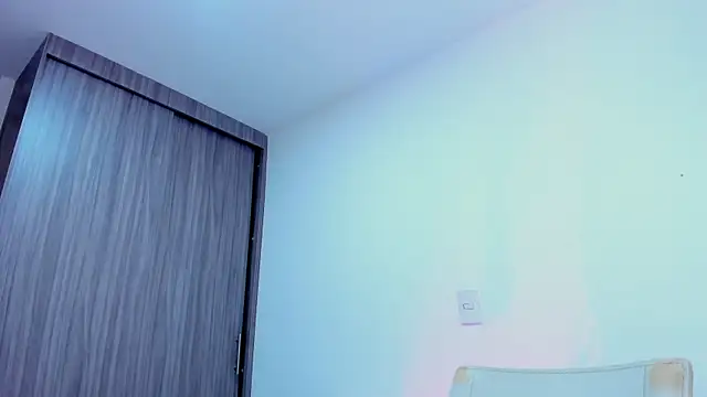 Sara Leblanc online show from 10-23-25, 04:05