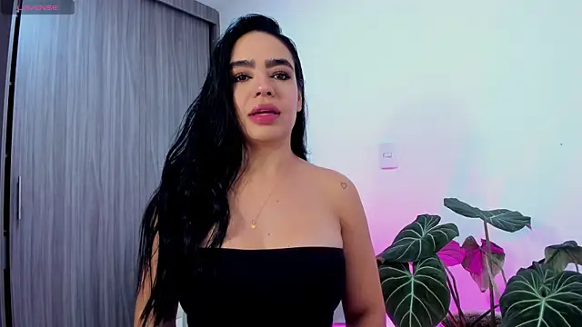 Snapshot of Sara_Leblanc chatting on 02-27-26, 02:06 Sara Leblanc online show from 02-27-26, 02:06