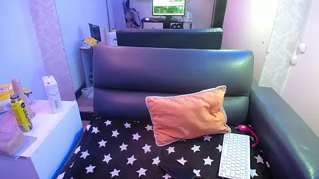 mia collens online show from 02-15-26, 08:57