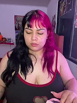 Snapshot of Pinky-Flower chatting on 01-18-25, 11:22 Pinky-Flower online show from 01-18-25, 11:22