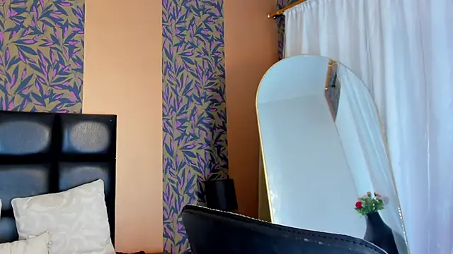 hinata itachi online show from 11-15-25, 06:06