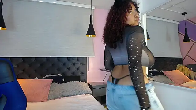 Snapshot of lauraltt chatting on 02-19-25, 03:17 lauraltt online show from 02-19-25, 03:17