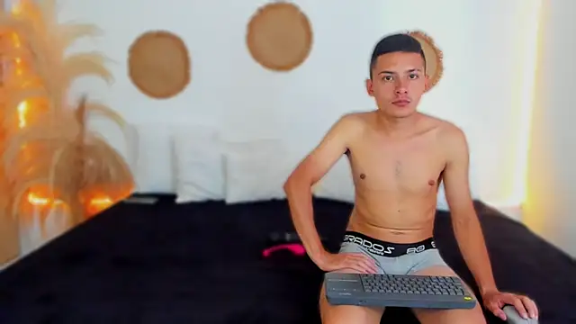 TifannyRossiii online show from 03-21-25, 07:46