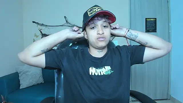 Dominick jones online show from 10-28-25, 05:29