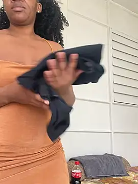 Snapshot of beverlyxxxx chatting on 03-18-25, 11:33 beverlyxxxx online show from 03-18-25, 11:33