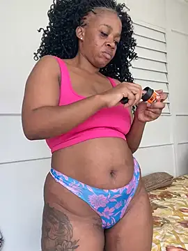 Snapshot of beverlyxxxx chatting on 03-03-25, 12:06 beverlyxxxx online show from 03-03-25, 12:06