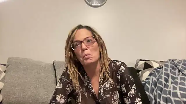 Snapshot of skarfos1babe69 chatting on 12-29-24, 02:27 skarfos1babe69 online show from 12-29-24, 02:27