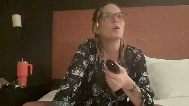 Snapshot of skarfos1babe69 chatting on 12-27-24, 03:53 skarfos1babe69 online show from 12-27-24, 03:53