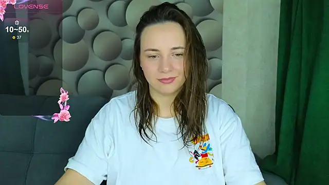 Snapshot of Cute_smile_sharon chatting on 10-25-25, 03:38 Cute smile sharon online show from 10-25-25, 03:38