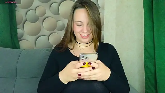 Snapshot of Cute_smile_sharon chatting on 10-20-25, 04:36 Cute smile sharon online show from 10-20-25, 04:36