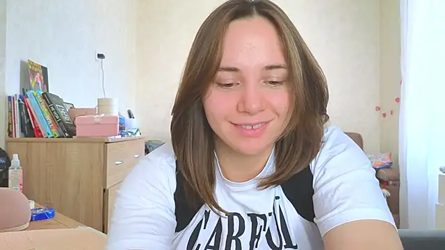 Snapshot of Cute_smile_sharon chatting on 02-18-25, 06:48 Cute smile sharon online show from 02-18-25, 06:48