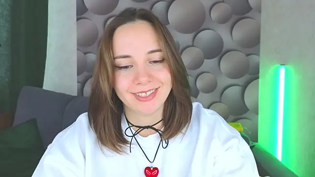 Snapshot of Cute_smile_sharon chatting on 02-14-25, 05:09 Cute smile sharon online show from 02-14-25, 05:09
