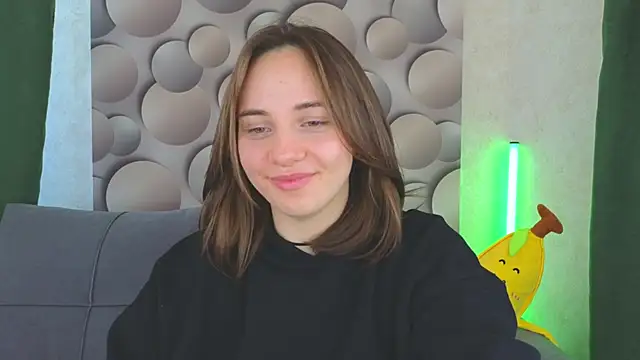 Snapshot of Cute_smile_sharon chatting on 02-24-25, 05:00 Cute smile sharon online show from 02-24-25, 05:00