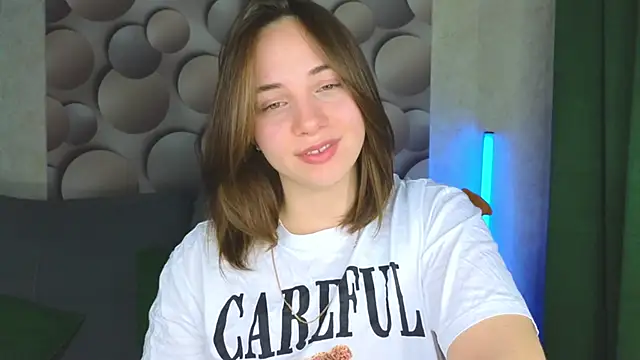 Snapshot of Cute_smile_sharon chatting on 02-18-25, 02:05 Cute smile sharon online show from 02-18-25, 02:05
