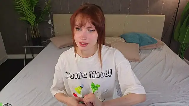 Snapshot of Mollly_Rouge chatting on 04-29-26, 12:15 Mollly Rouge online show from 04-29-26, 12:15