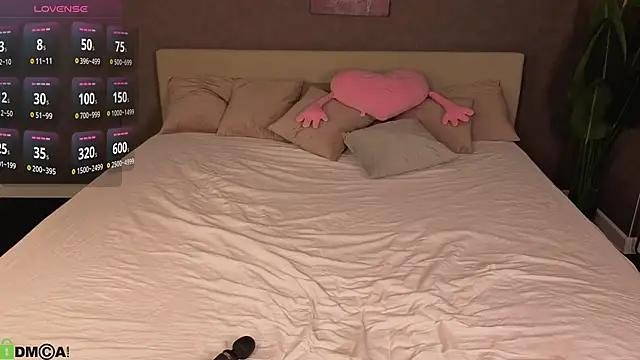 Mollly Rouge online show from 12-13-25, 10:49