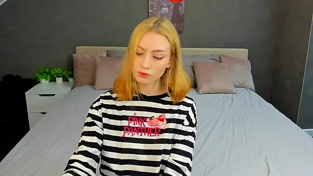 Mollly Rouge online show from 03-18-25, 12:08