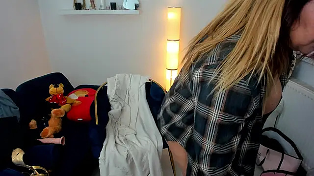 Aileen Stone online show from 02-16-25, 06:43