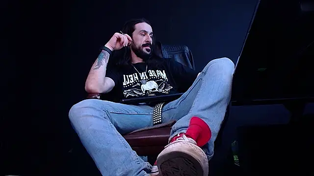 AxelColton online show from 11-16-25, 11:04