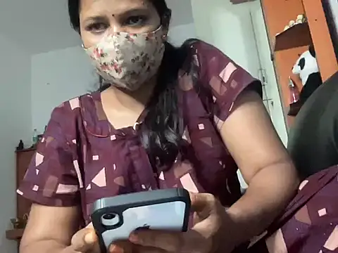 Snapshot of Tamil_Sanjana_ chatting on 10-09-25, 12:55 Tamil Sanjana  online show from 10-09-25, 12:55