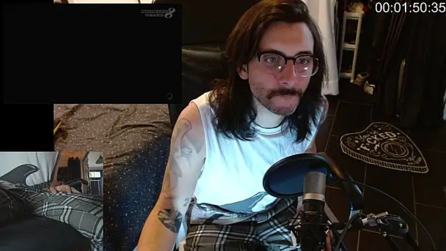 Snapshot of Chuck-FR chatting on 07-08-26, 02:40 Chuck-FR online show from 07-08-26, 02:40