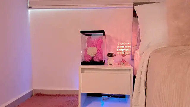 Snapshot of Alissonroses chatting on 01-18-26, 08:12 Alissonroses online show from 01-18-26, 08:12