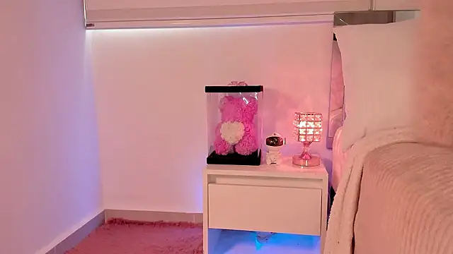 Snapshot of Alissonroses chatting on 02-11-26, 08:52 Alissonroses online show from 02-11-26, 08:52