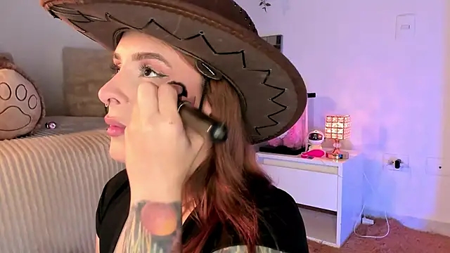 Alissonroses online show from 10-28-25, 08:19