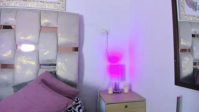 Samantha Good online show from 11-29-25, 03:17