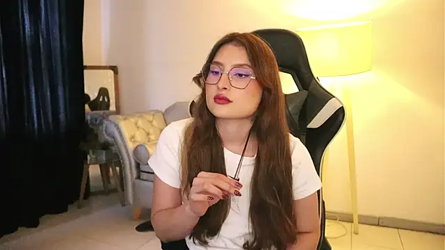 Daisha Riley online show from 11-19-25, 03:23