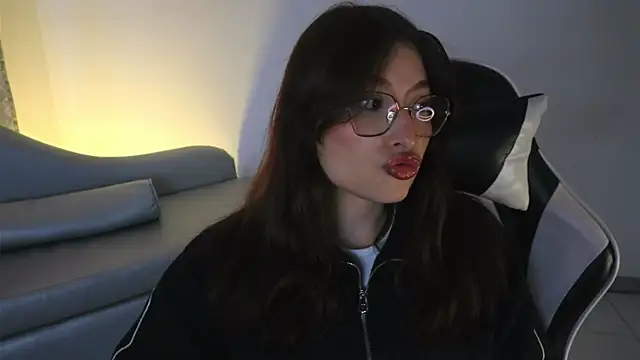 Daisha Riley online show from 05-15-26, 01:31