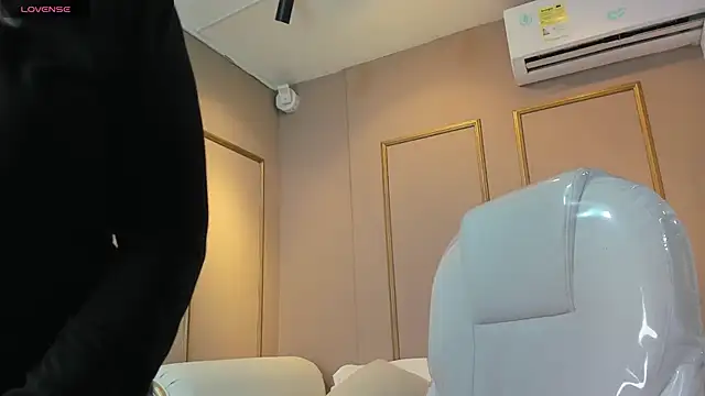 PerlaPreciosa online show from 10-26-25, 04:02