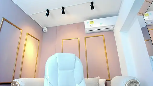 Snapshot of PerlaPreciosa chatting on 02-20-25, 10:05 PerlaPreciosa online show from 02-20-25, 10:05
