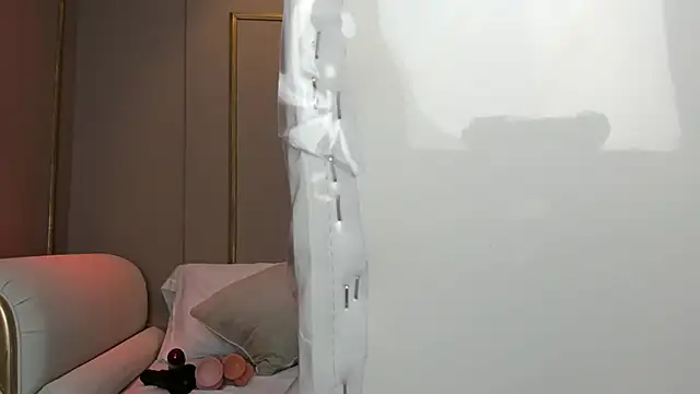 PerlaPreciosa online show from 12-20-25, 04:04