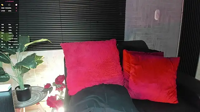 Snapshot of JhonyMiller_ chatting on 10-21-25, 08:19 JhonyMiller online show from 10-21-25, 08:19