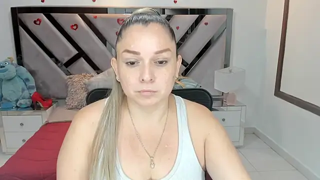 Snapshot of natalia5560 chatting on 10-05-25, 01:46 natalia5560 online show from 10-05-25, 01:46
