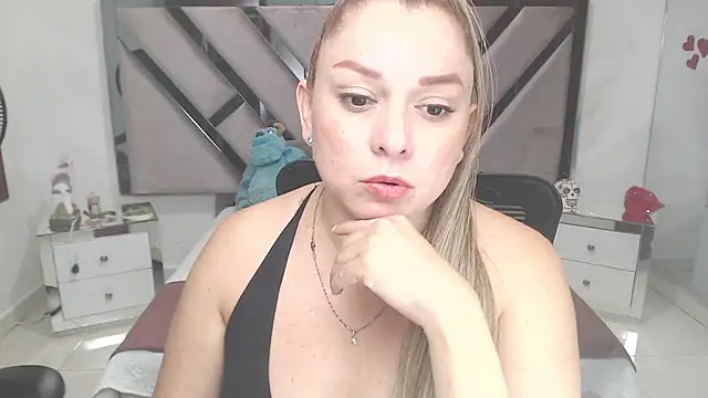 Snapshot of natalia5560 chatting on 03-13-25, 01:40 natalia5560 online show from 03-13-25, 01:40