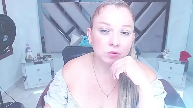 Snapshot of natalia5560 chatting on 03-10-25, 02:48 natalia5560 online show from 03-10-25, 02:48