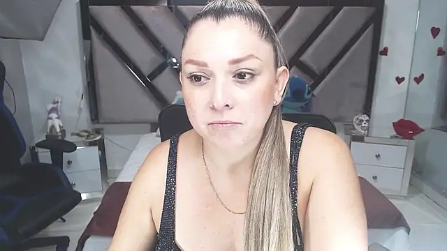 Snapshot of natalia5560 chatting on 02-25-25, 02:37 natalia5560 online show from 02-25-25, 02:37