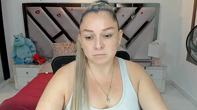 Snapshot of natalia5560 chatting on 10-11-25, 01:45 natalia5560 online show from 10-11-25, 01:45