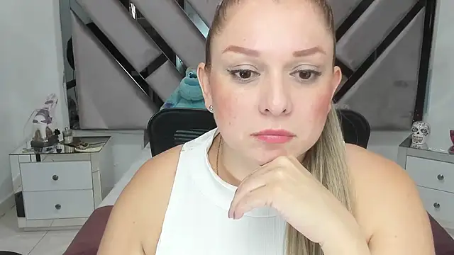 Snapshot of natalia5560 chatting on 03-19-25, 02:35 natalia5560 online show from 03-19-25, 02:35