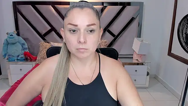 Snapshot of natalia5560 chatting on 09-10-25, 02:38 natalia5560 online show from 09-10-25, 02:38